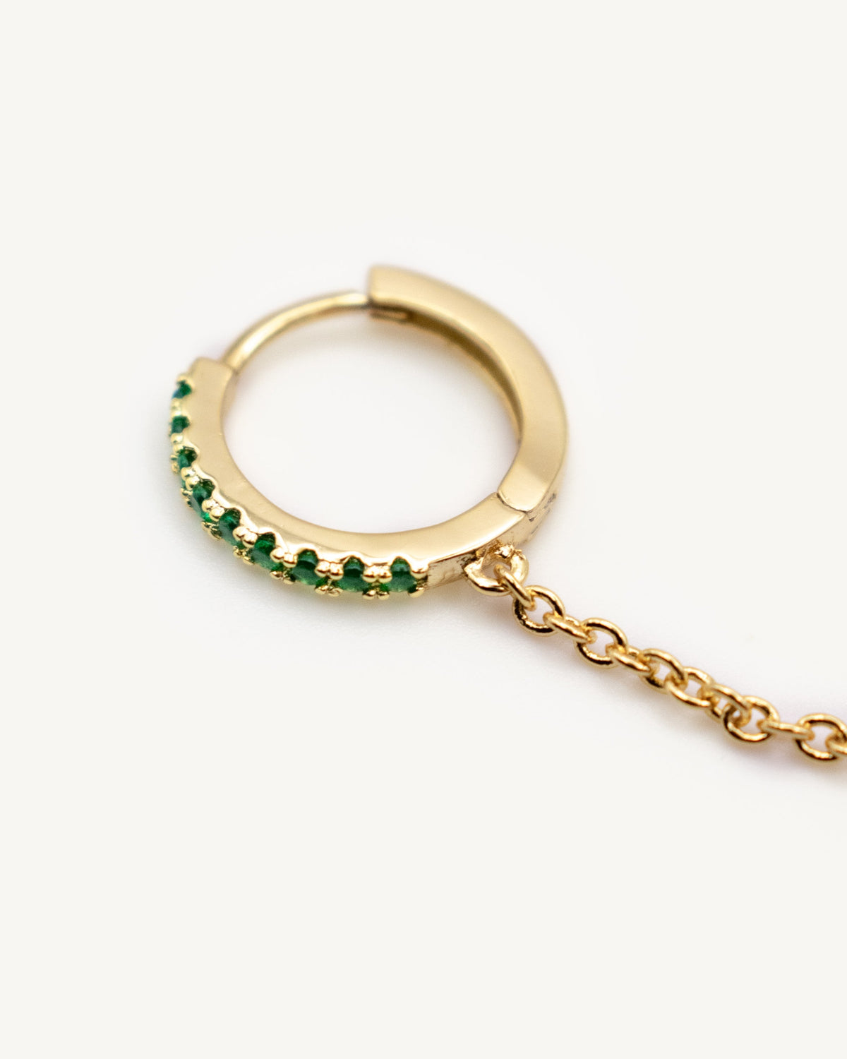Arito Earcuff con cadena Verde Gold