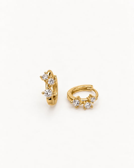 Pendientes Elara Gold, detalle de aro y circonitas