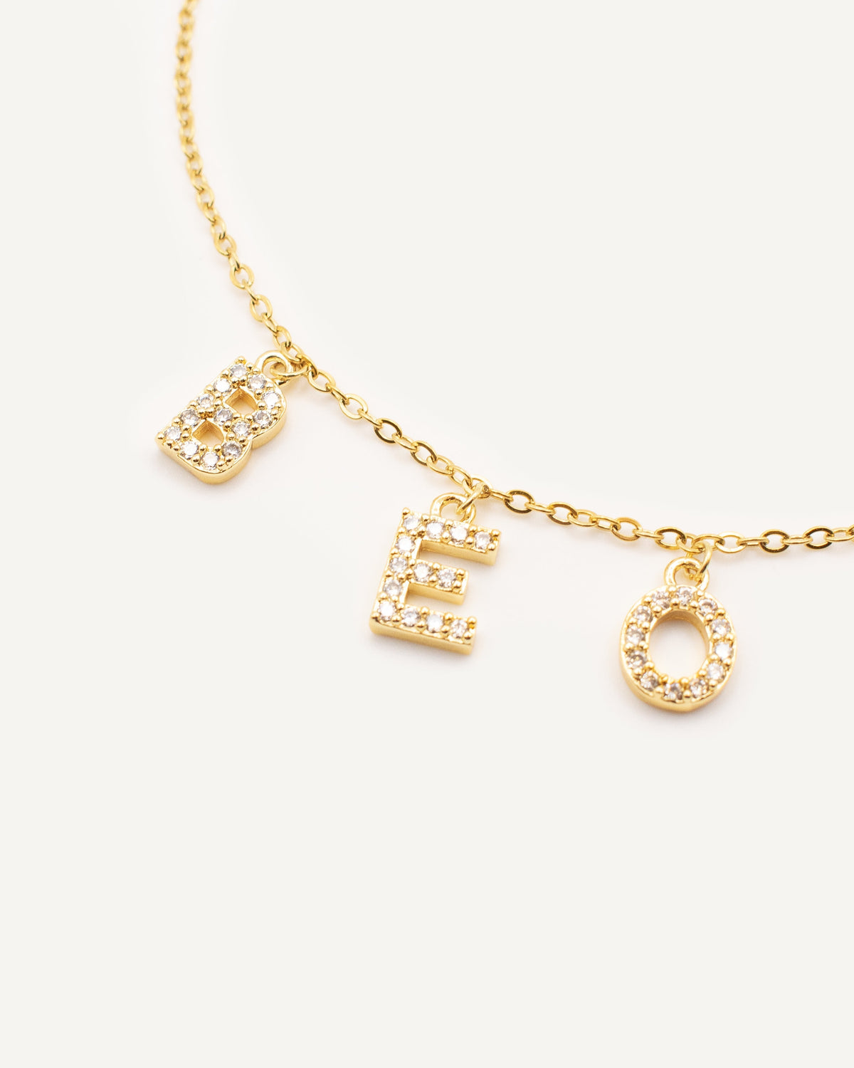 Charm Letra circonitas Gold