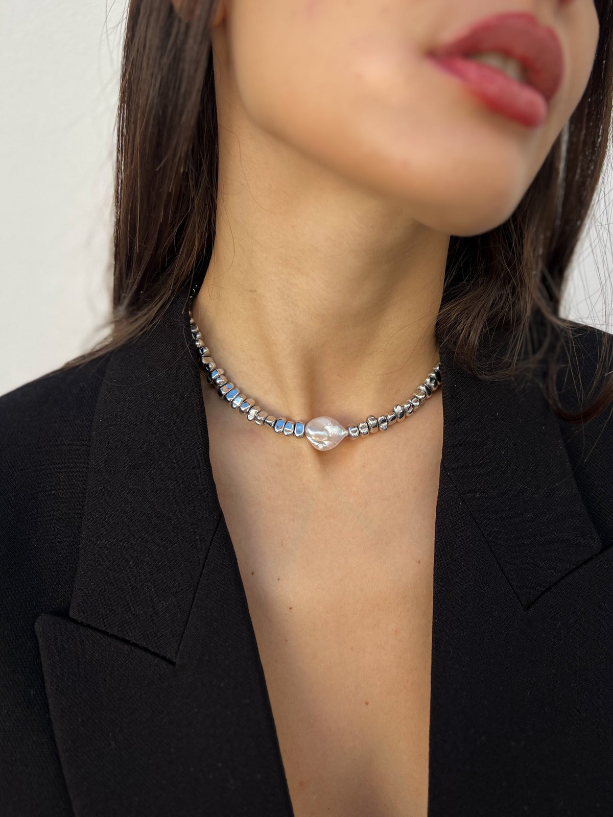 Collar Lunae en modelo