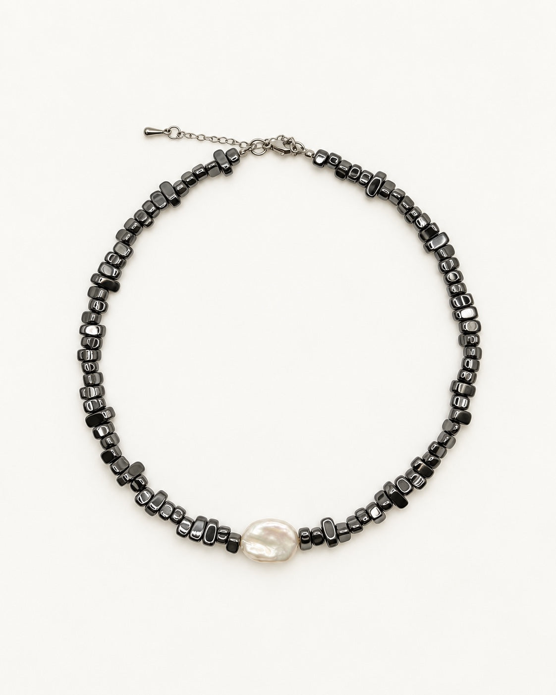 Collar Lunae Noir de hematita y perla natural